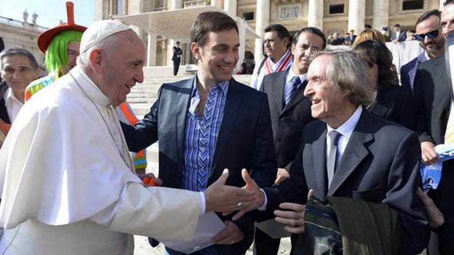 Hombre de fe Bal visit al papa Francisco en el Vaticano 
