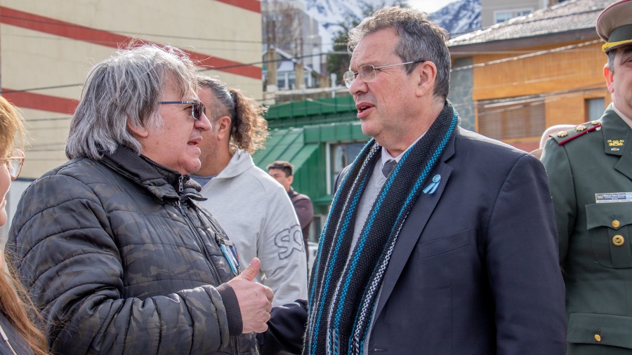 Bauer en Ushuaia en el homenaje a los excombatientes Foto Cristian Urrutia