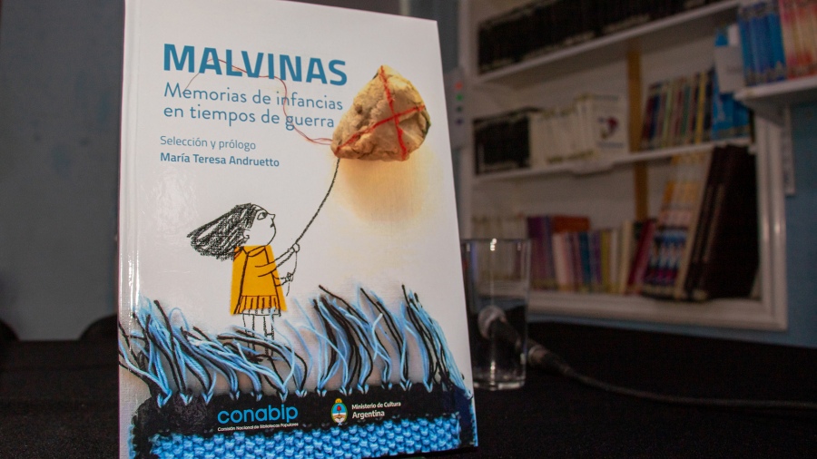 Libro de Eduardo Sacheri sobre Malvinas Foto Cristian Urrutia