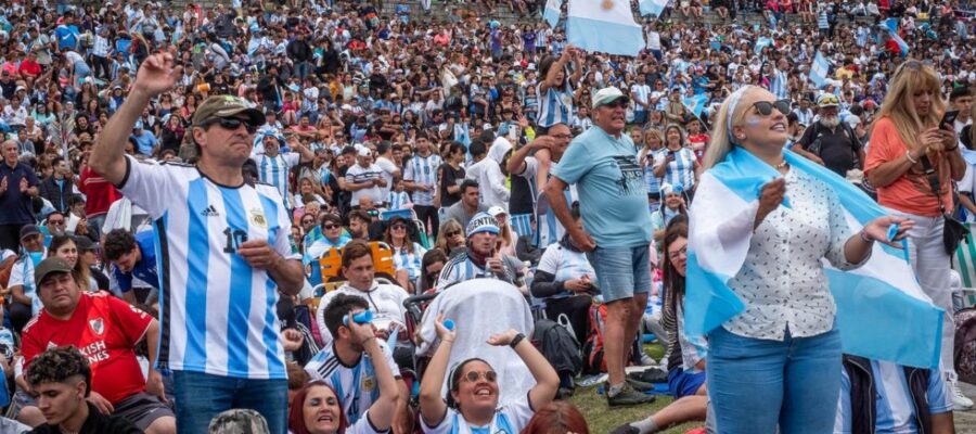 Último fin de semana largo del año: dónde se podrá ver el partido clave de la Selección por el Mundial en la Costa