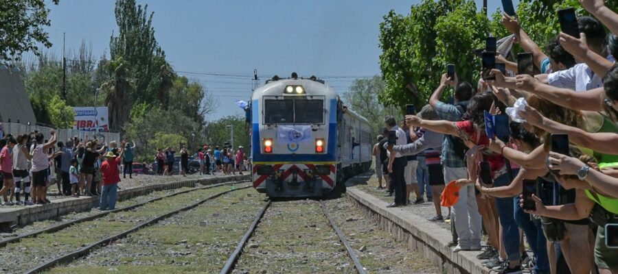 Vuelve el tren de Retiro a Mendoza después de 30 años