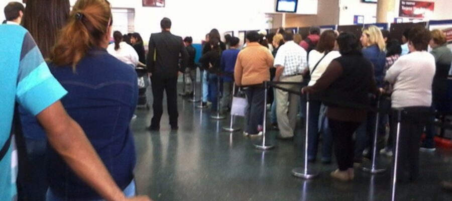 Un banco demoró en atender a sus clientes más de tres horas y le impusieron multa por 0 mil