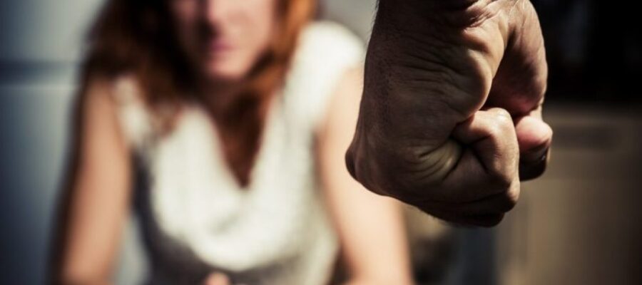 Rescataron a una mujer que estaba cautiva por su pareja porque lo quería dejar