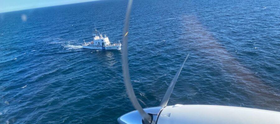 Prefectura rescató a tres pescadores en Río Negro y continúan buscando a un cuarto