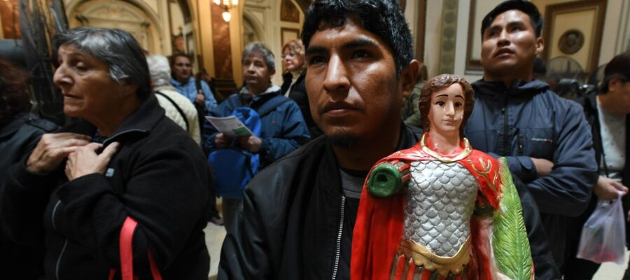 Miles de peregrinos se acercaron al santuario de San Expedito
