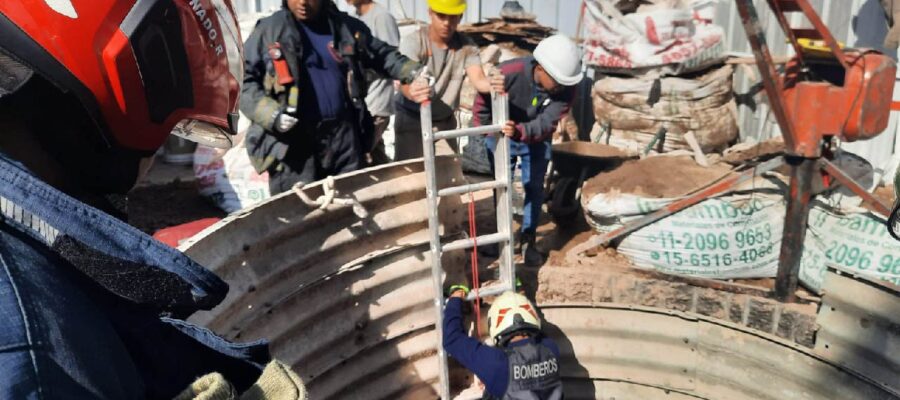 Un obrero cayó en un pozo de ocho metros en una obra en Belgrano y fue rescatado
