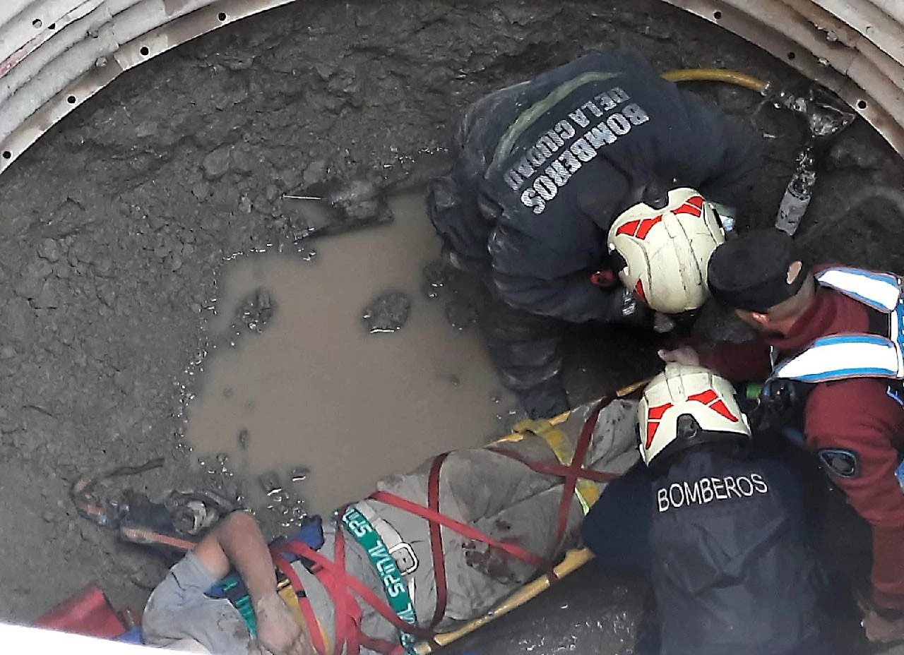 Rescate_del_operario_que_se_cayó_en_un_pozo_en_la_obra.jpg