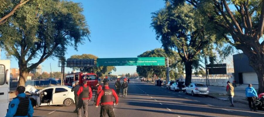 Un choque frontal en Costanera Norte dejó tres heridos de gravedad