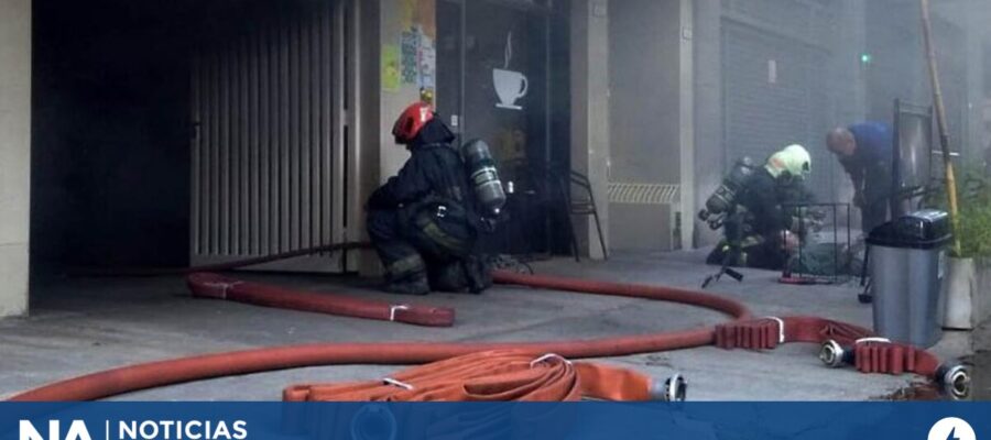 Se incendió un departamento en Almagro: dos vecinos fueron internados