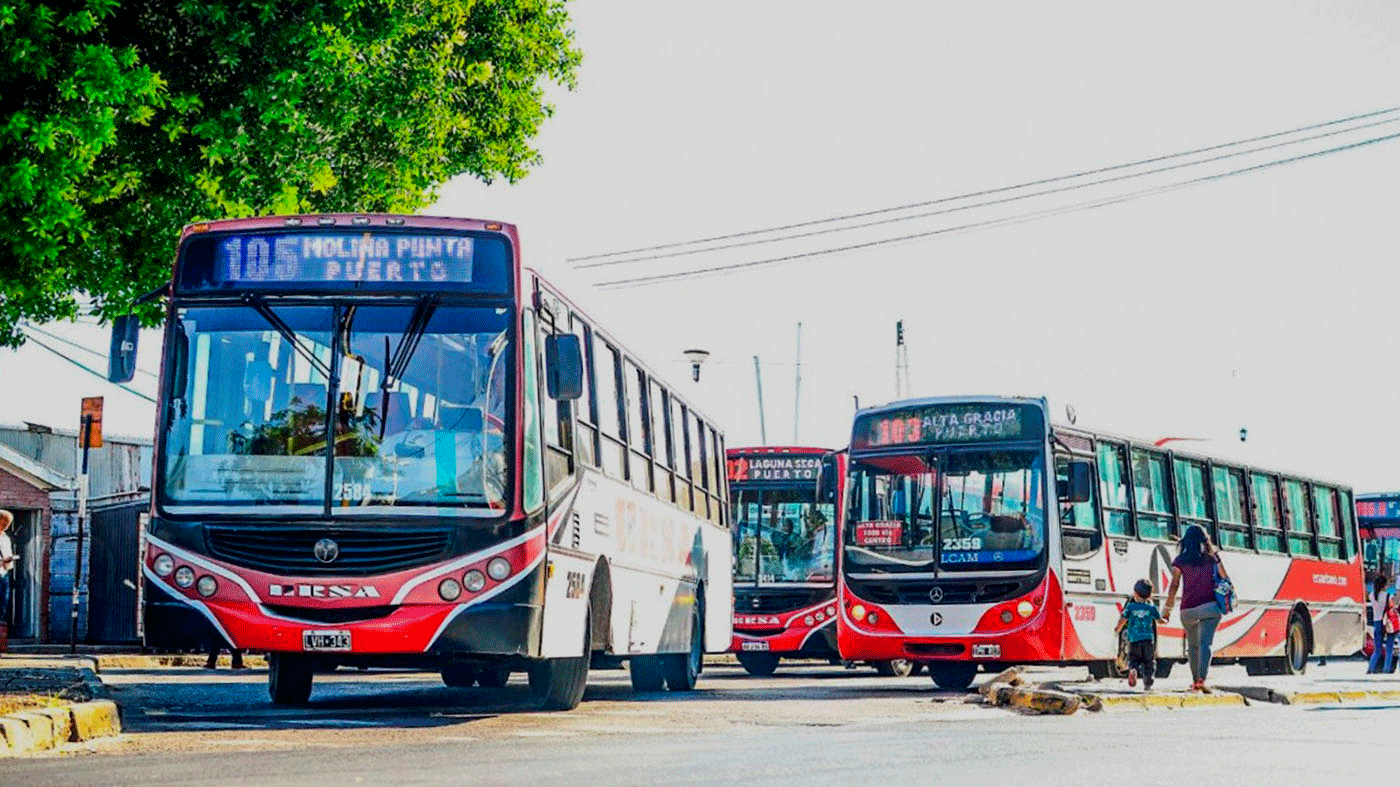 Paran los colectivos en el interior del país por falta de acuerdo salarial
