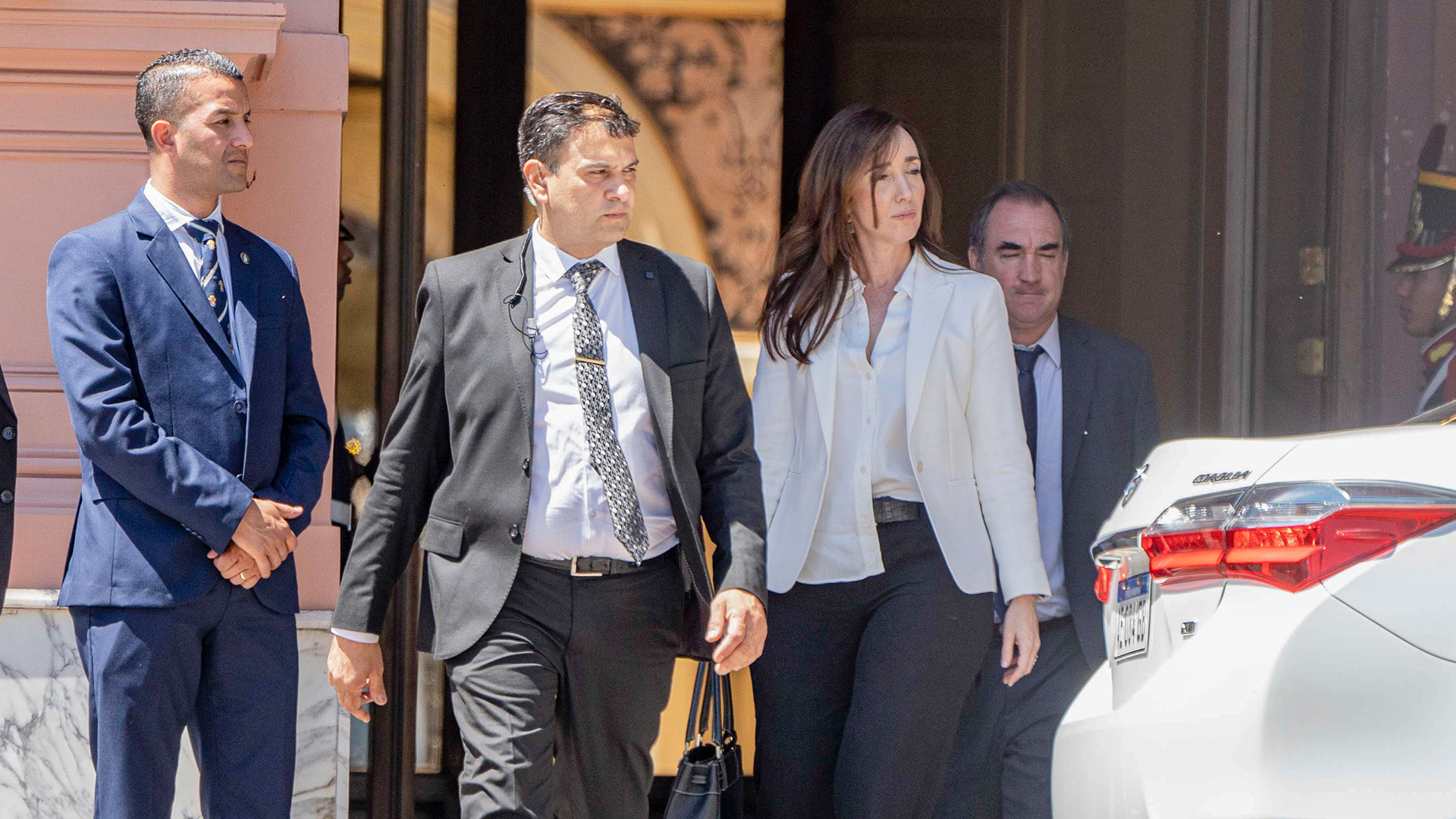 Sin la presencia de Milei, comenzó una nueva reunión de Gabinete