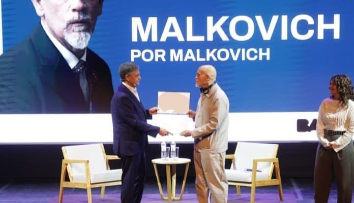 El Gobierno porteño distinguió a John Malkovich como Huésped de Honor