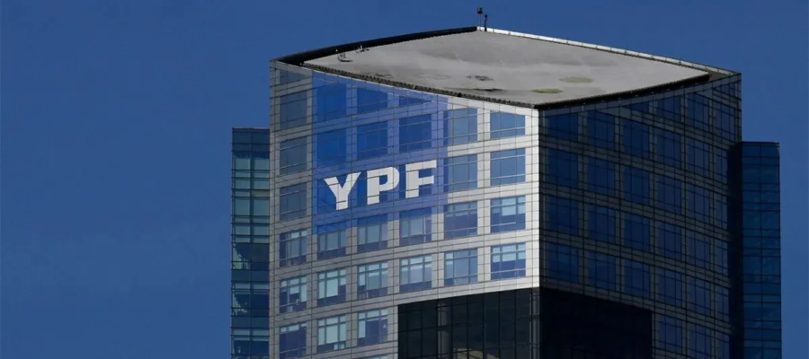 YPF hizo el split de sus acciones y cambia el juego: más inversores podrán entrar a precio mucho más bajo