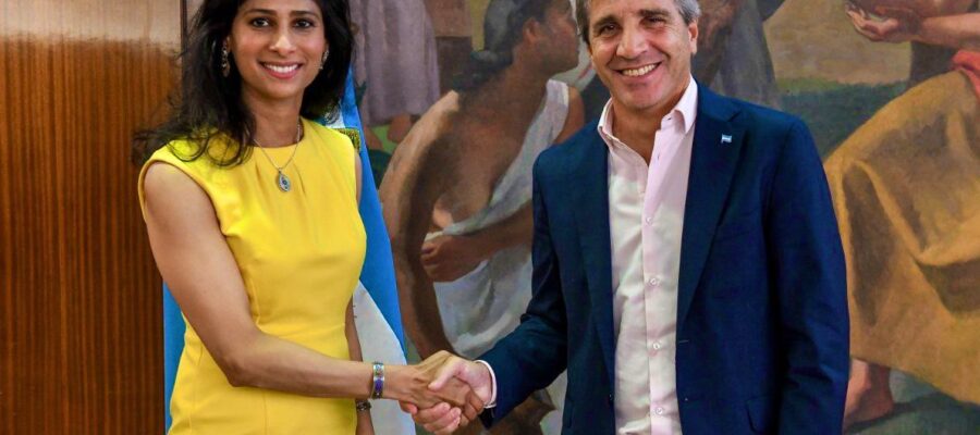 Gita Gopinath lanzó una dura advertencia sobre el dólar y las reservas de Argentina