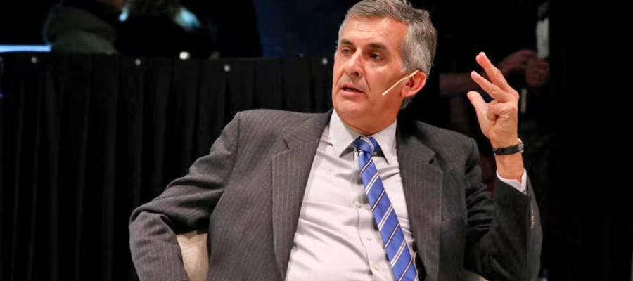 Un reconocido economista propone cobrar un impuesto por comprar dólares: a quiénes alcanzaría