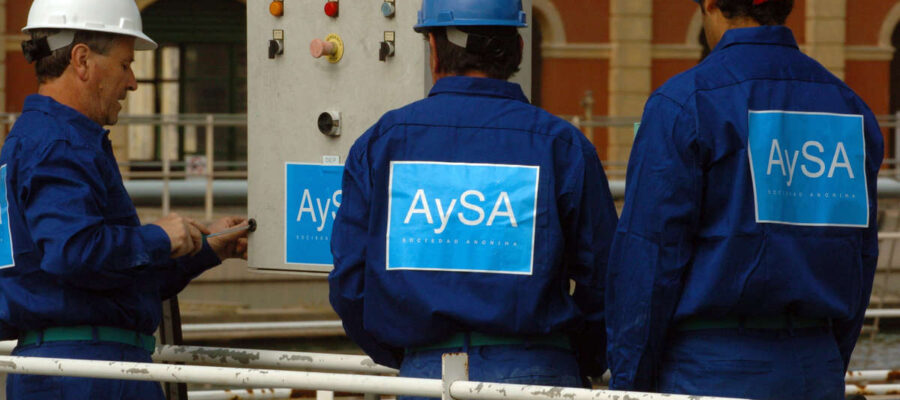 ¿Quiénes se quedan con AySA? Un fondo creado semanas antes de la oferta y dos empresarios con fuertes negocios en Argentina